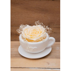 Tasse mit halbarer Rose