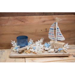 Schwemmholzdeko mit Segelschiff und Windlicht