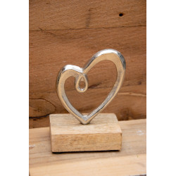 Herz auf Mangoholzsockel