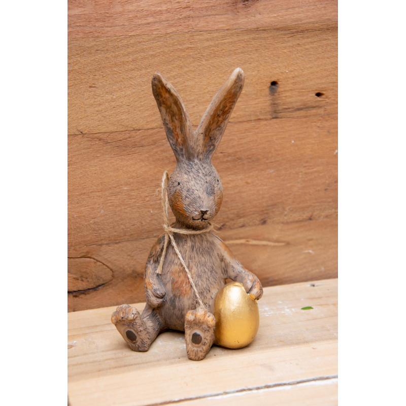 Hase mit goldenem Ei