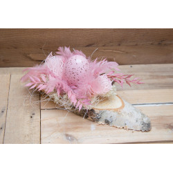Ei im Federnest rosa