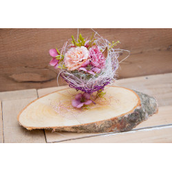 Blumen im Drahtnest violett