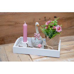 Tablett mit Ganz, Kerzen und Seidenblumen