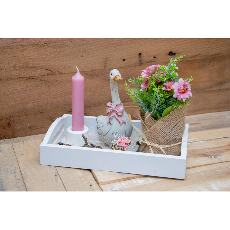 Tablett mit Ganz, Kerzen und Seidenblumen