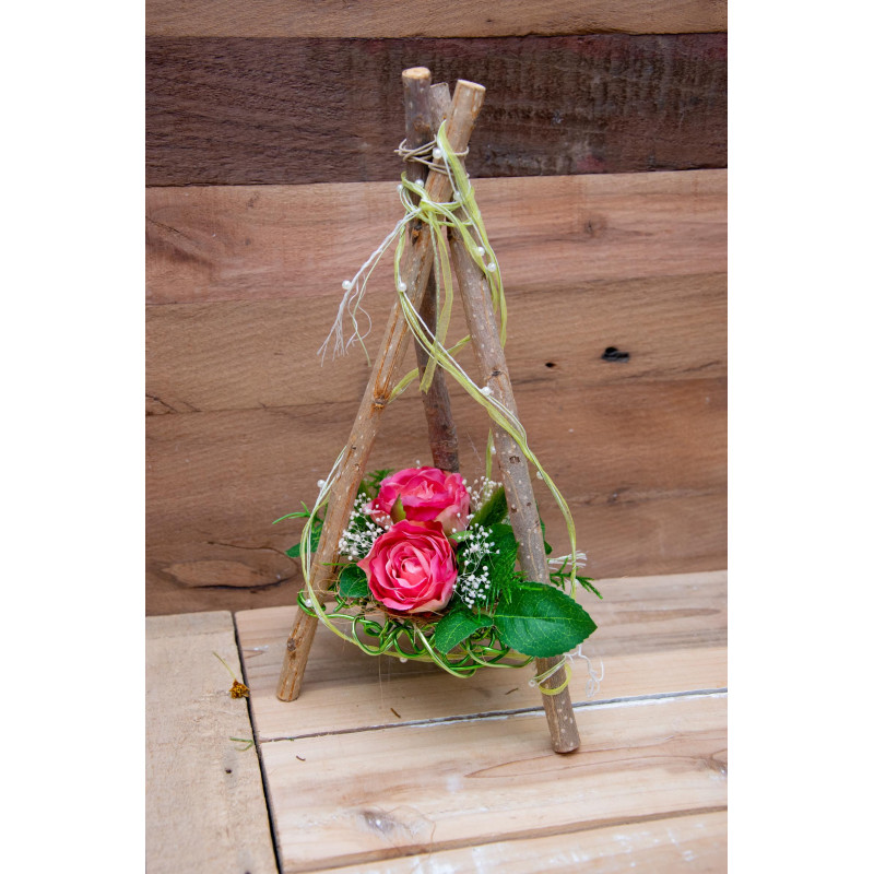 Rosendeko im Holzdreieck