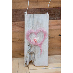 Schwemmholz mit Drahtherz rosa