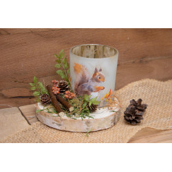 Herzige Herbstdeko mit Eichhörnchen-Windlicht