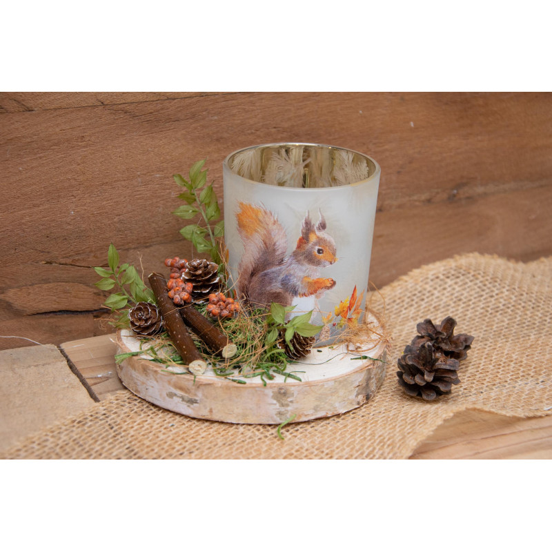 Herzige Herbstdeko mit Eichhörnchen-Windlicht