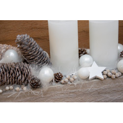 Adventsgesteck in Weiss und Natur
