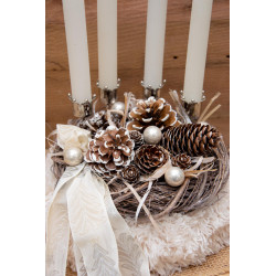 Zweilagiger Adventskranz in Cremeweiss