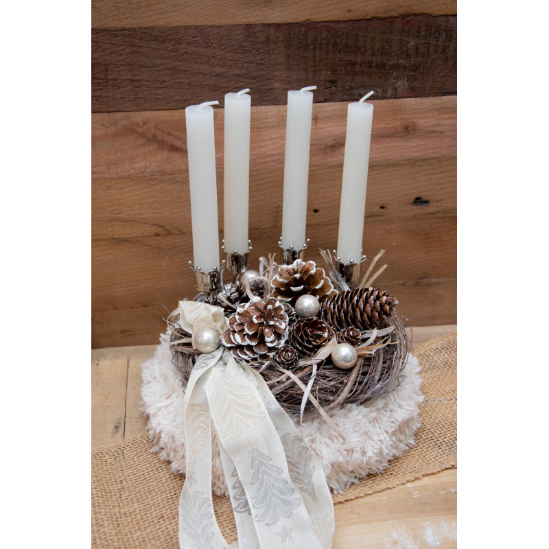 Zweilagiger Adventskranz in Cremeweiss